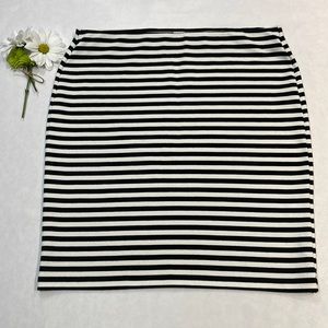 Black and White Old Navy Skirt